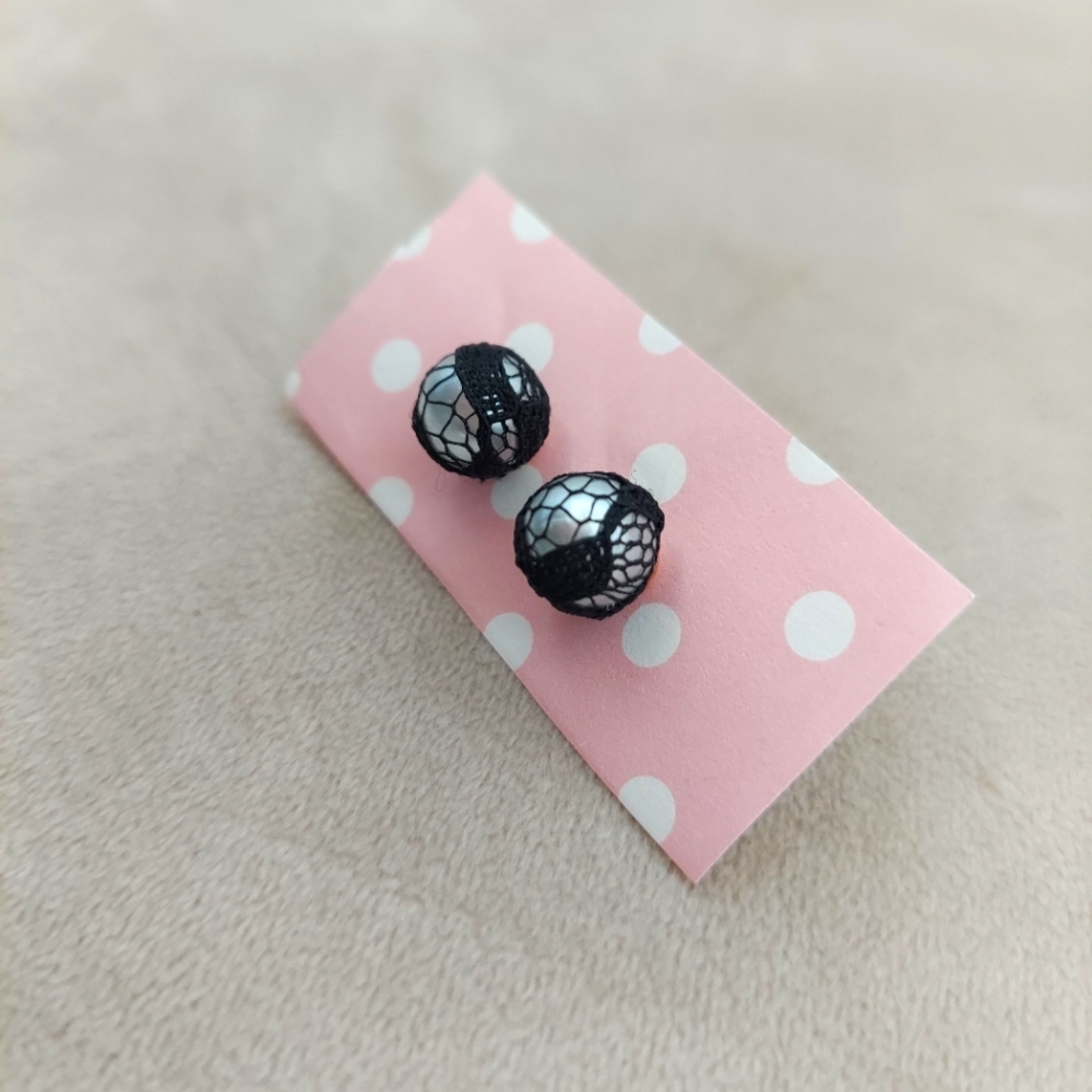 Faux Pearl Lace Earring